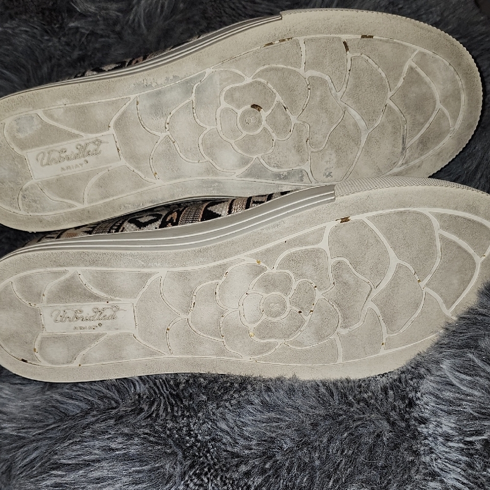 Ariat Black and White Slip-On Sneakers with Geometric Pattern - Picture 4 of 5